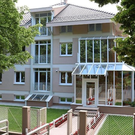 Grand Park Rooms & Apartments Cacak Bagian luar foto