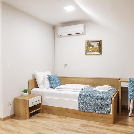 Grand Park Rooms & Apartments Cacak Bagian luar foto