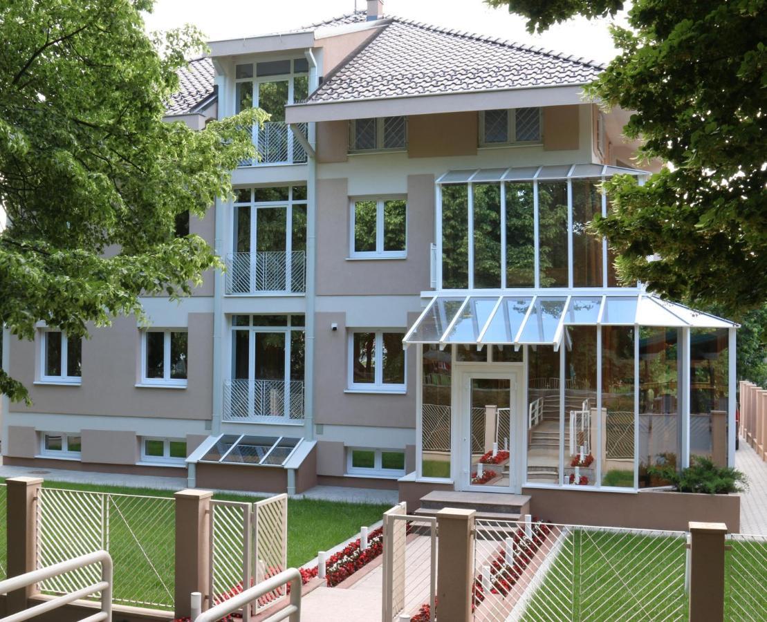 Grand Park Rooms & Apartments Cacak Bagian luar foto