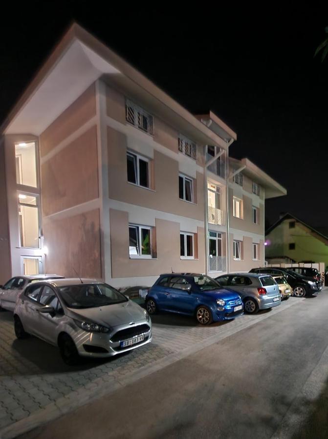 Grand Park Rooms & Apartments Cacak Bagian luar foto