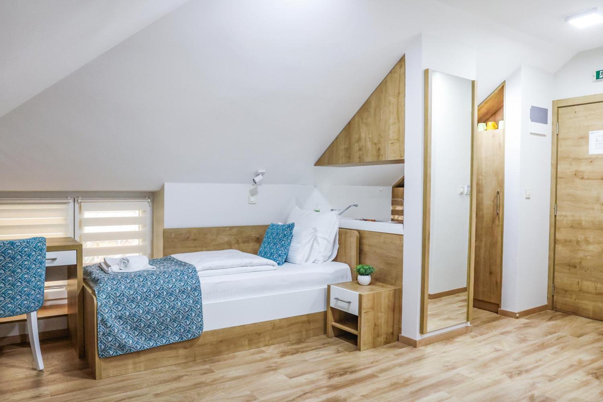Grand Park Rooms & Apartments Cacak Bagian luar foto