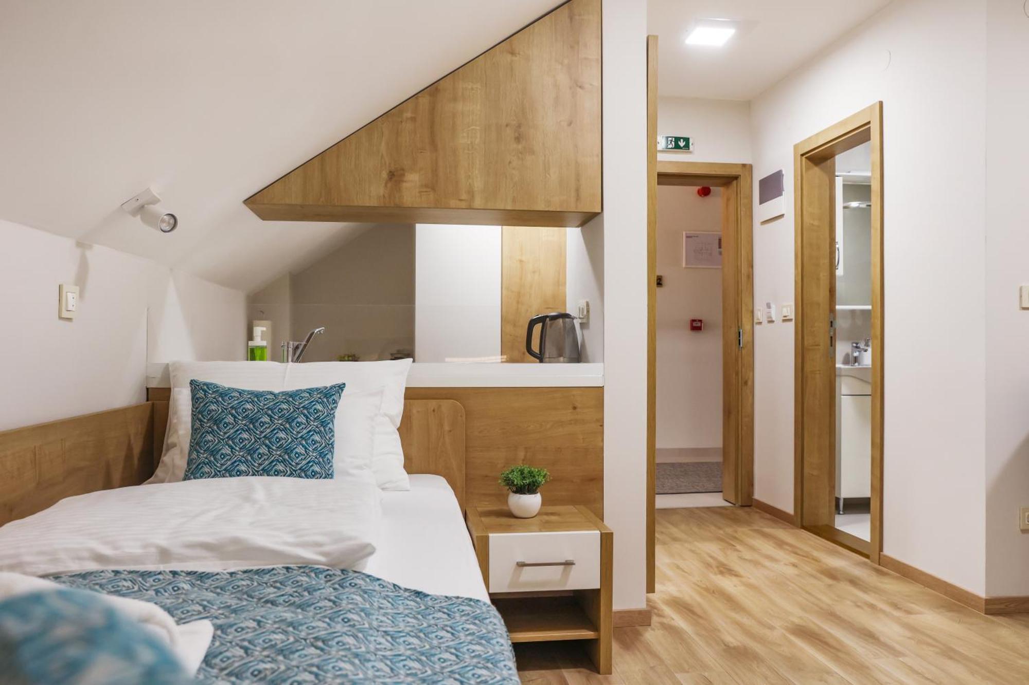 Grand Park Rooms & Apartments Cacak Bagian luar foto
