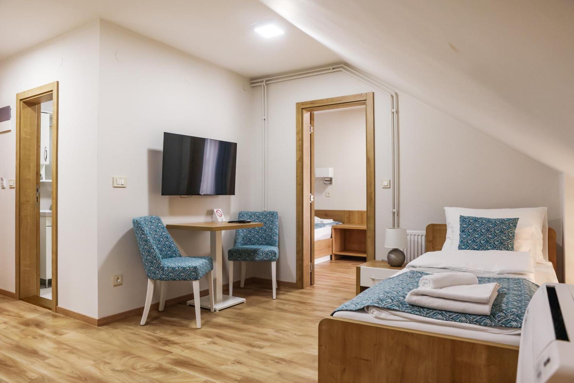 Grand Park Rooms & Apartments Cacak Bagian luar foto