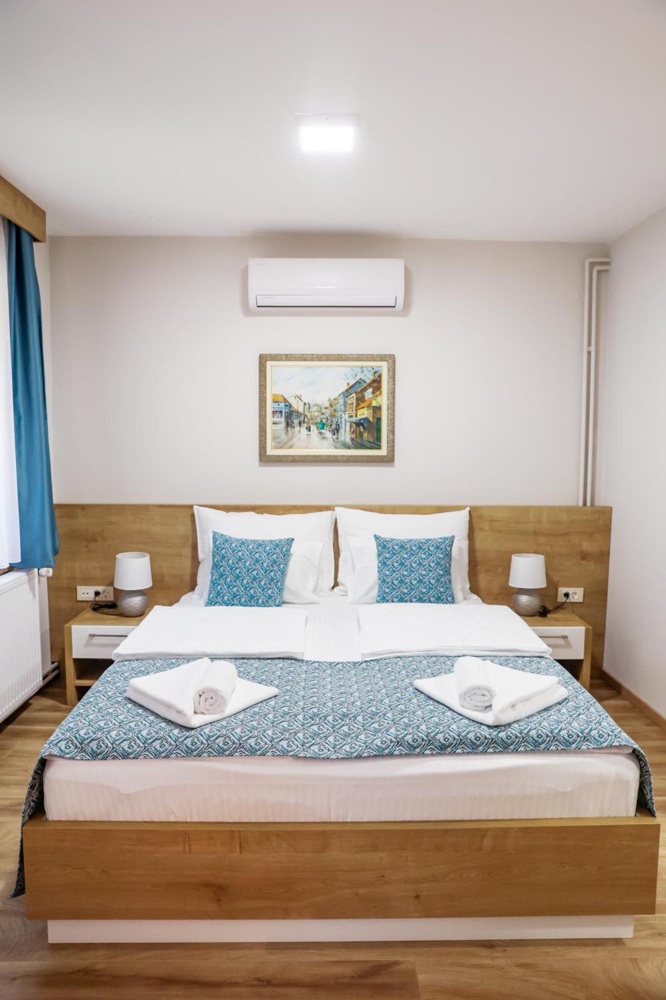 Grand Park Rooms & Apartments Cacak Bagian luar foto