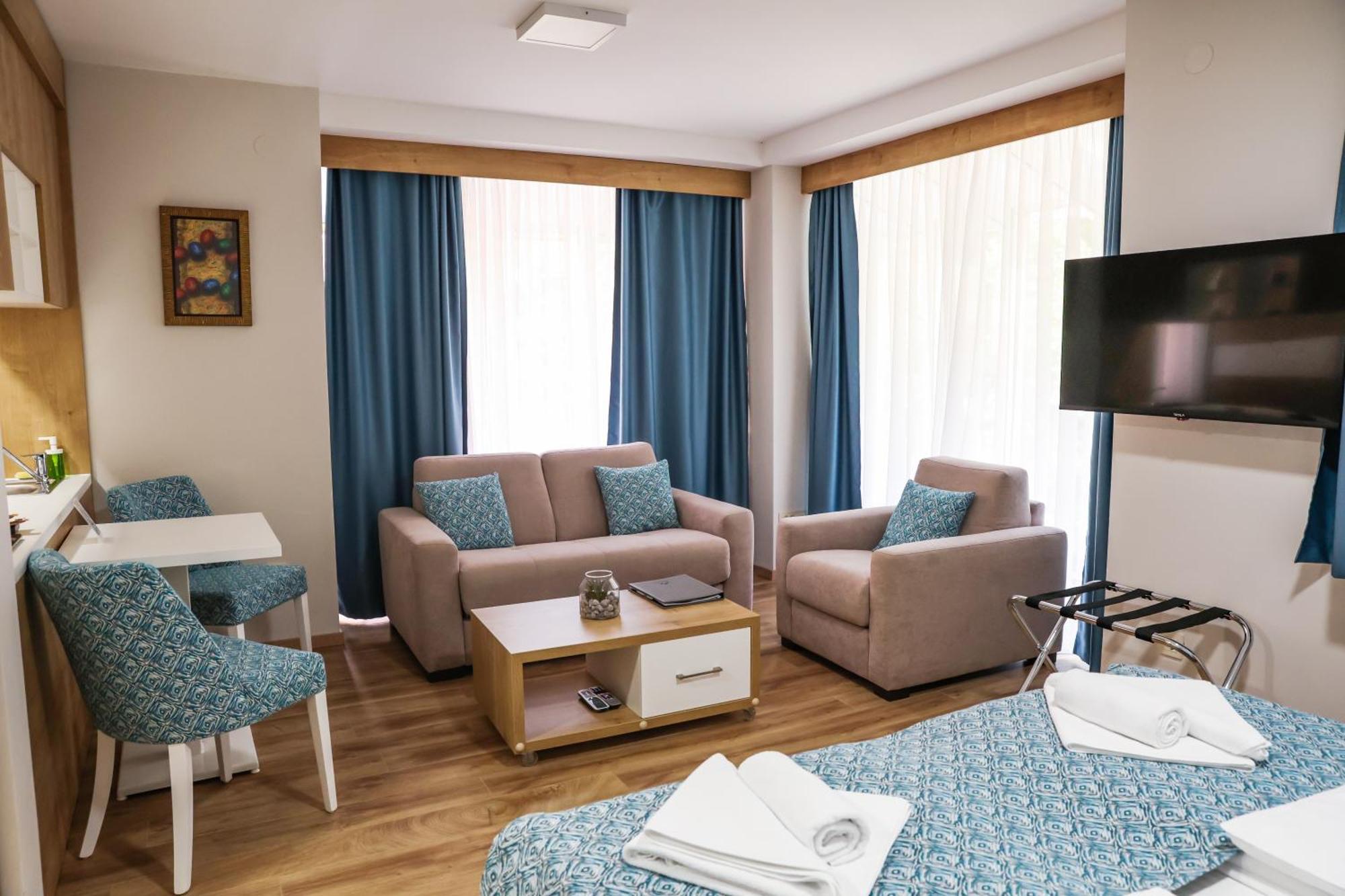 Grand Park Rooms & Apartments Cacak Bagian luar foto