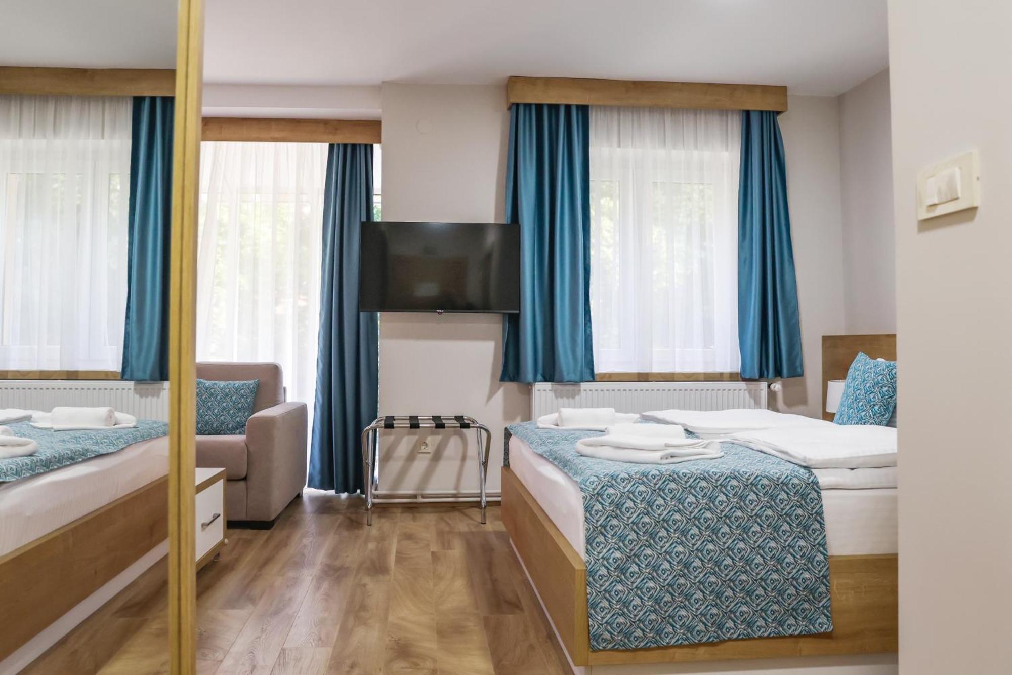 Grand Park Rooms & Apartments Cacak Bagian luar foto