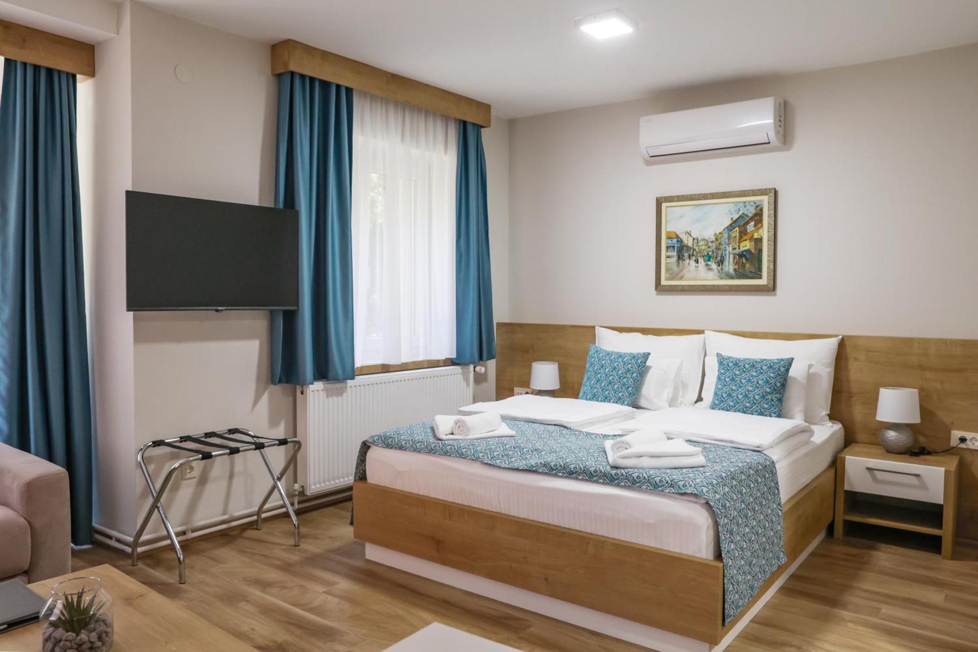 Grand Park Rooms & Apartments Cacak Bagian luar foto