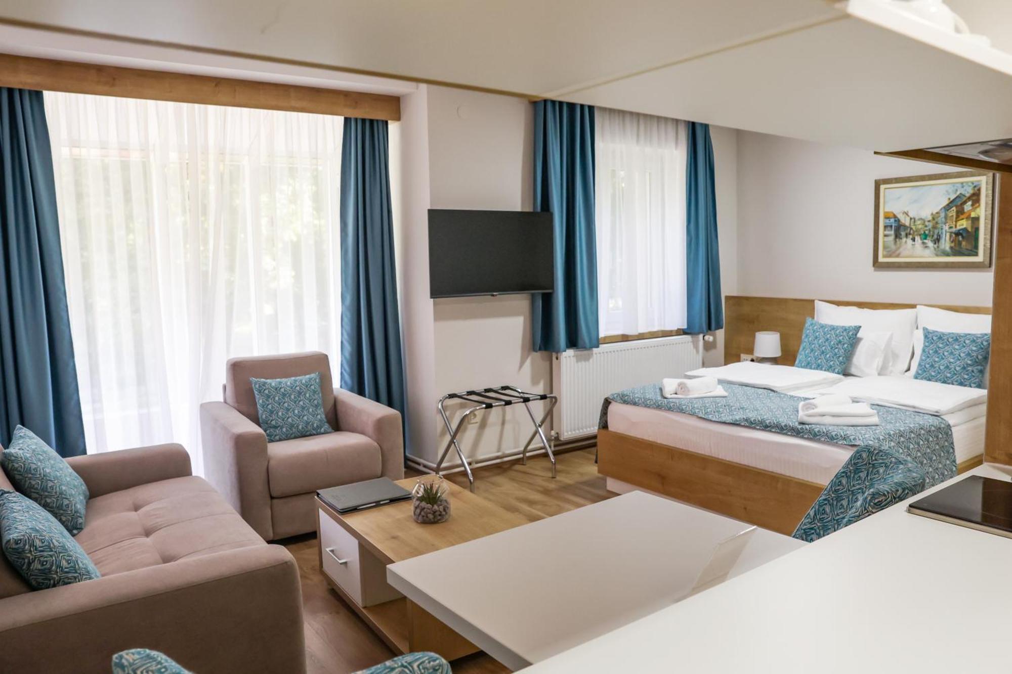 Grand Park Rooms & Apartments Cacak Bagian luar foto