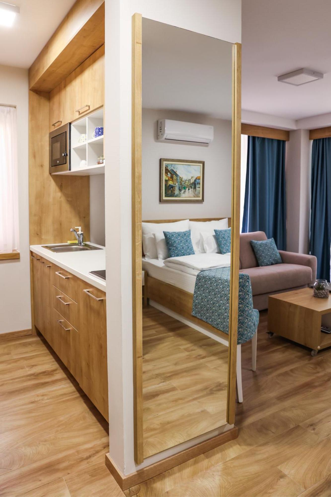 Grand Park Rooms & Apartments Cacak Bagian luar foto