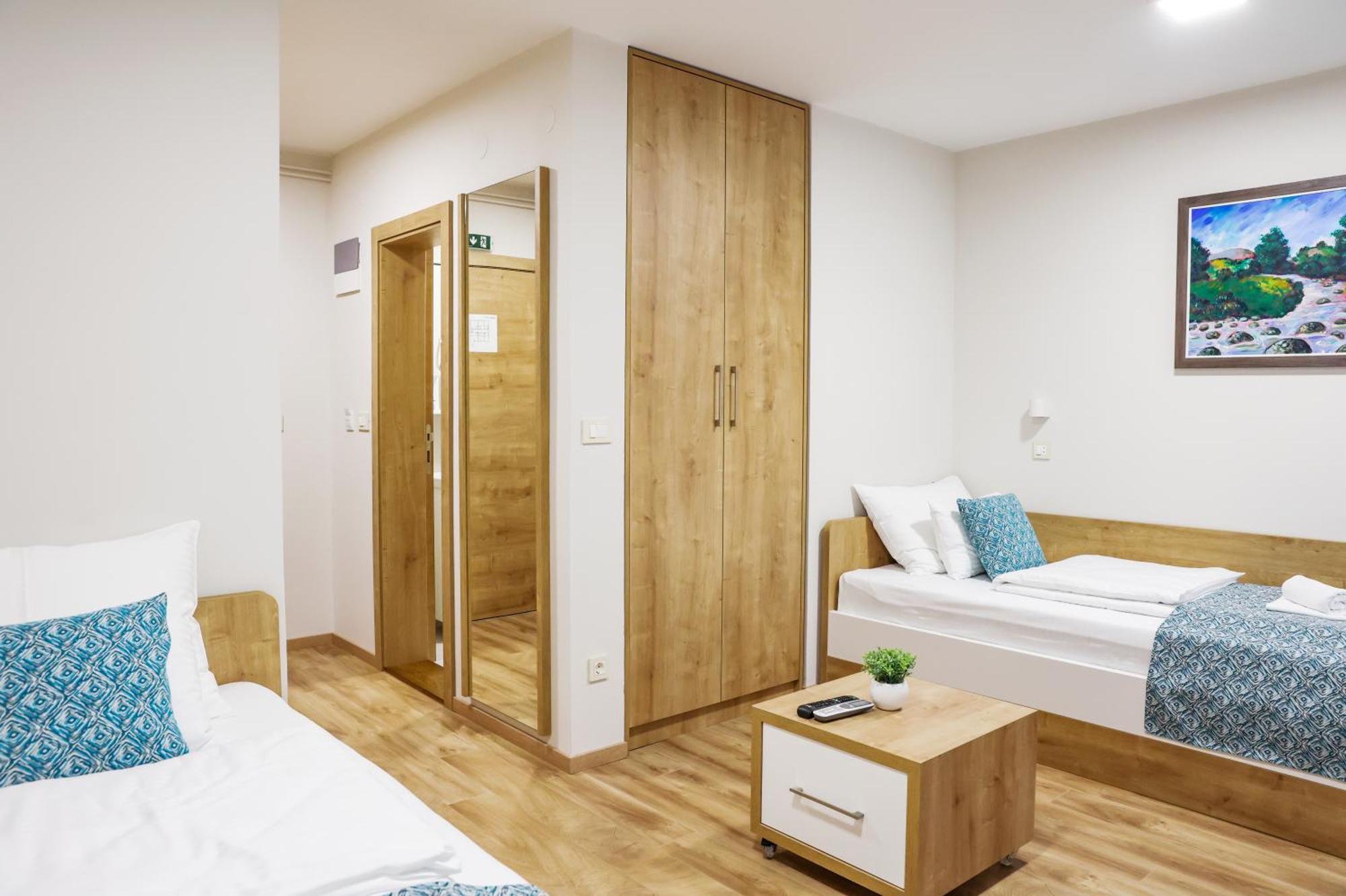 Grand Park Rooms & Apartments Cacak Bagian luar foto