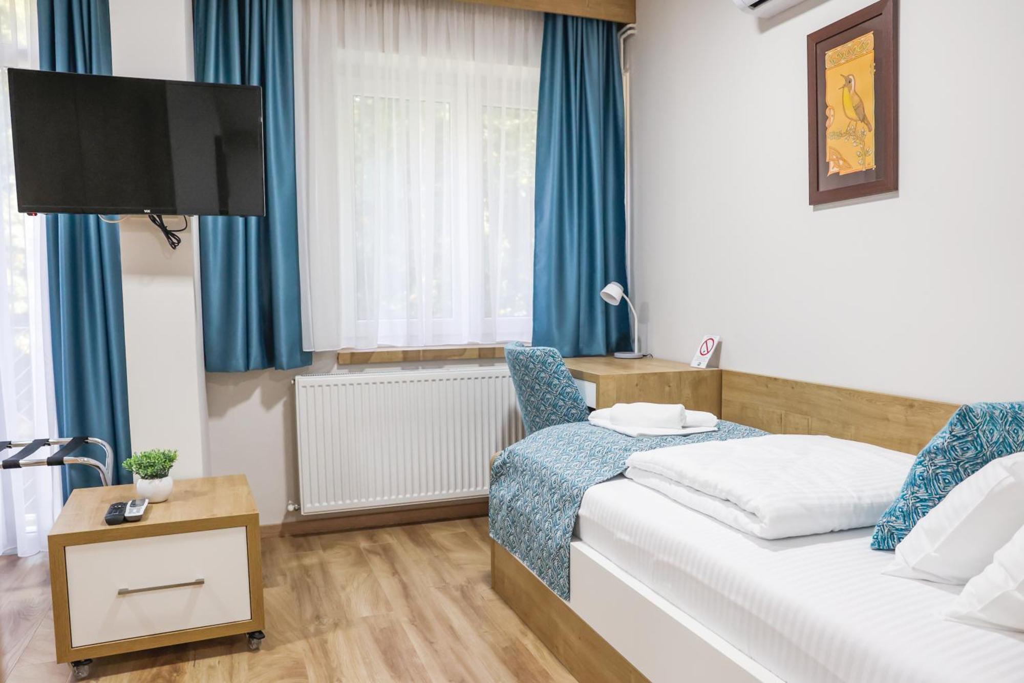 Grand Park Rooms & Apartments Cacak Bagian luar foto