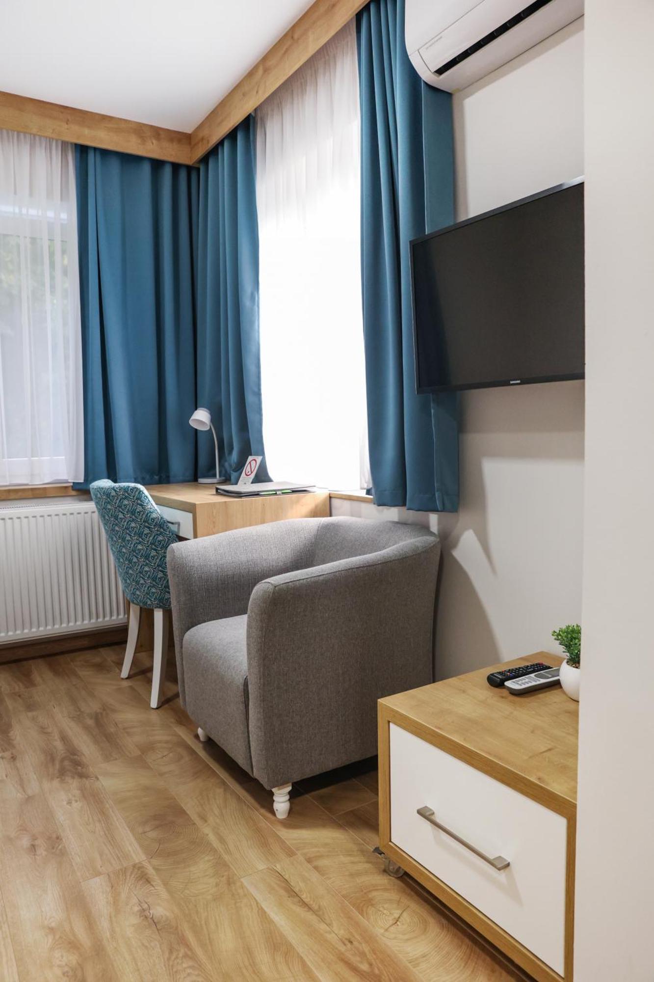 Grand Park Rooms & Apartments Cacak Bagian luar foto