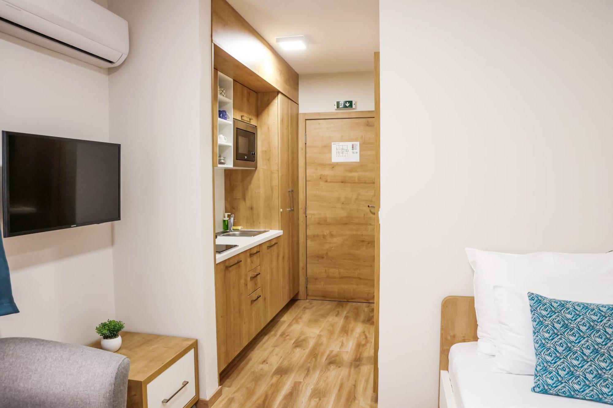 Grand Park Rooms & Apartments Cacak Bagian luar foto