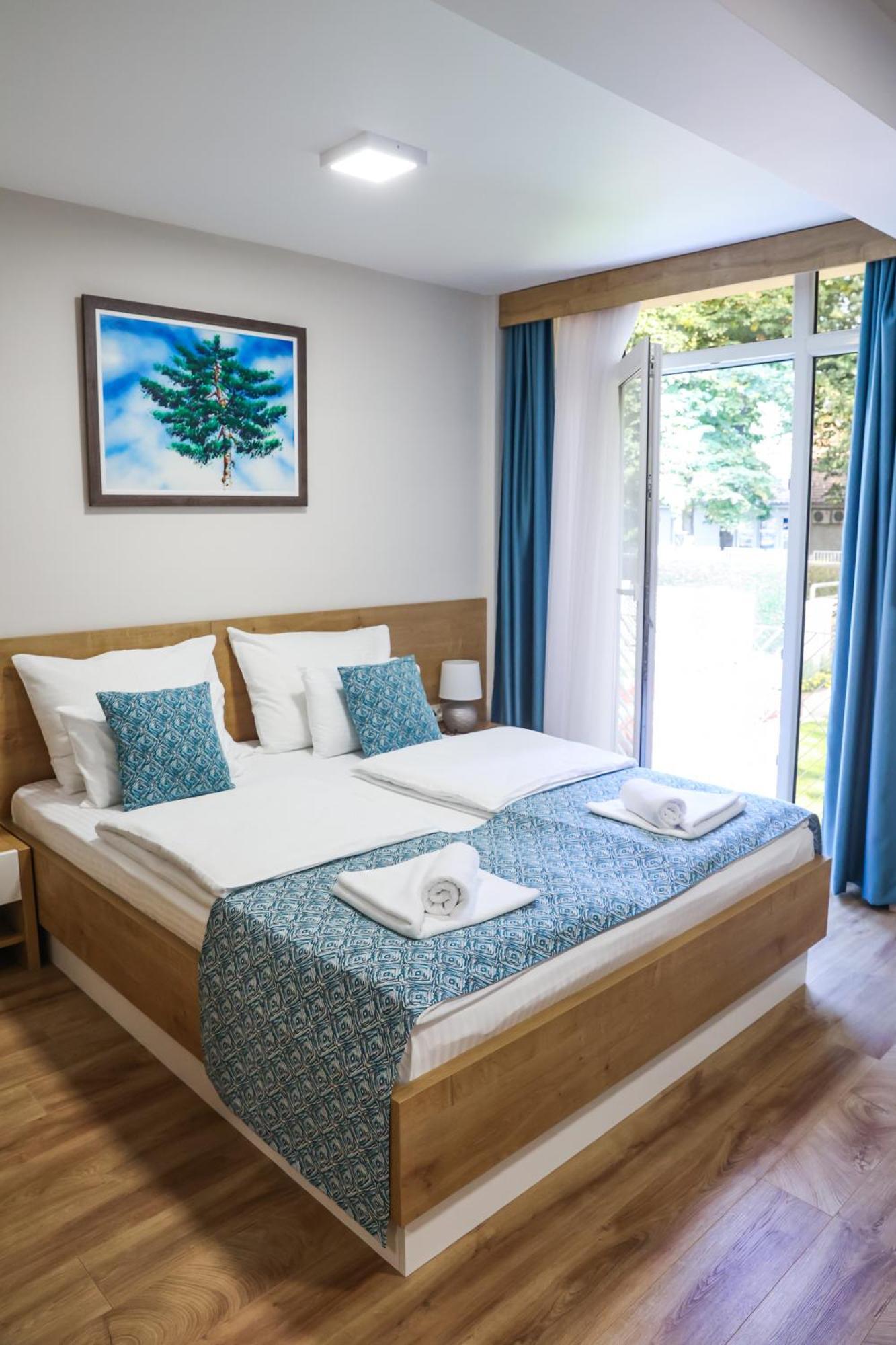 Grand Park Rooms & Apartments Cacak Bagian luar foto