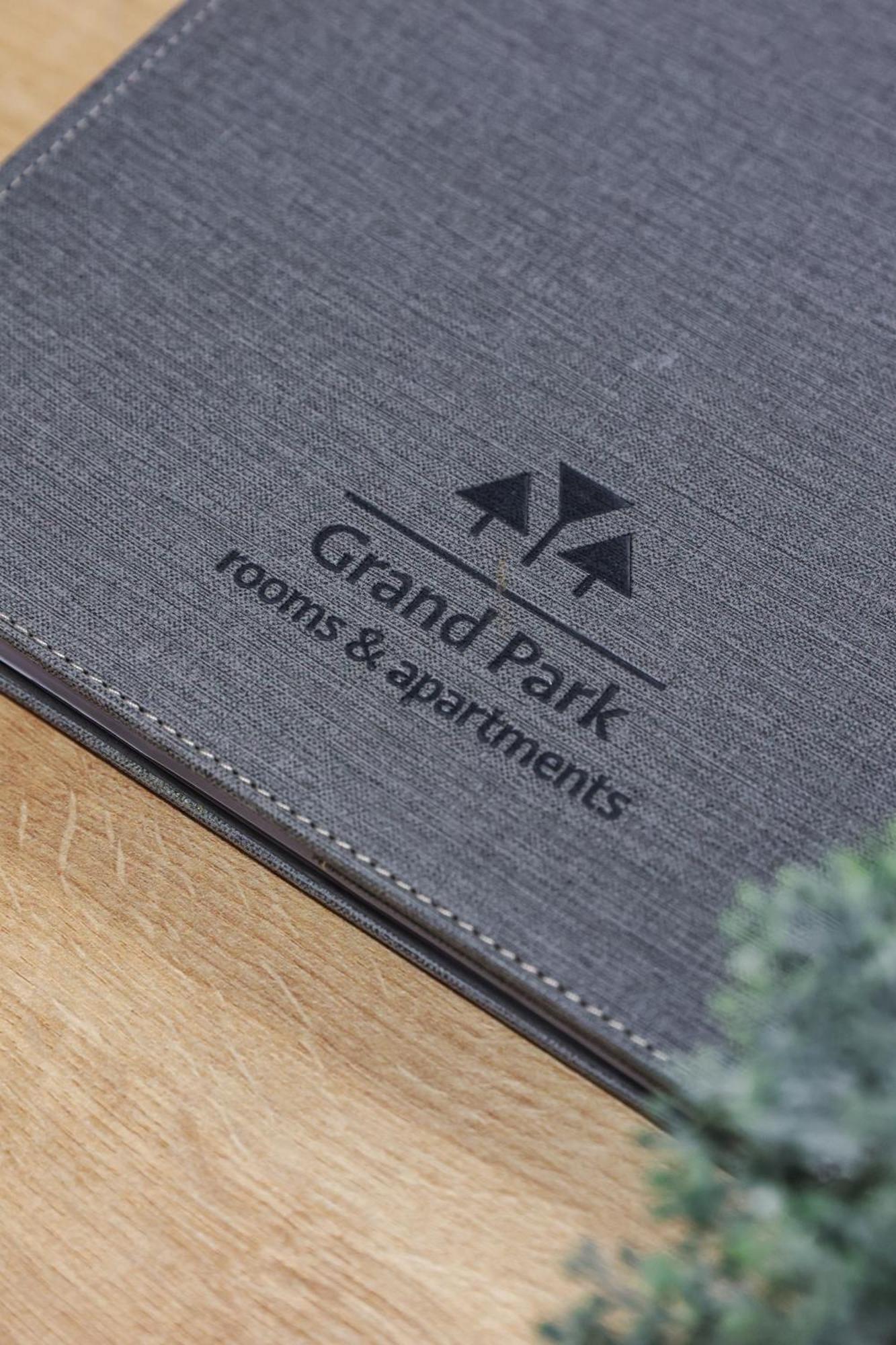 Grand Park Rooms & Apartments Cacak Bagian luar foto