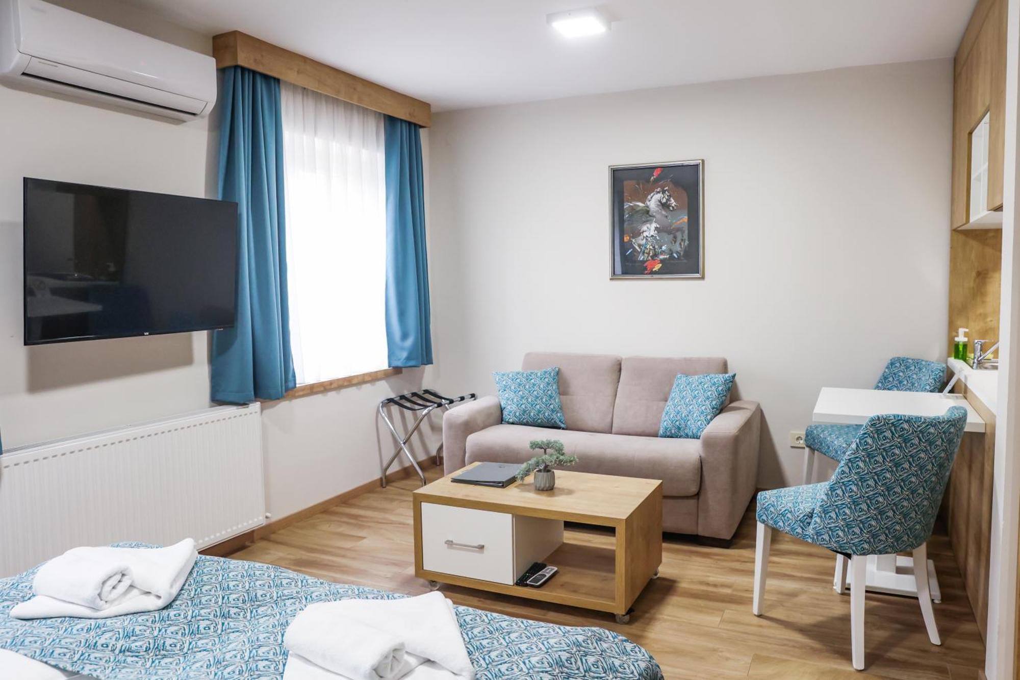 Grand Park Rooms & Apartments Cacak Bagian luar foto
